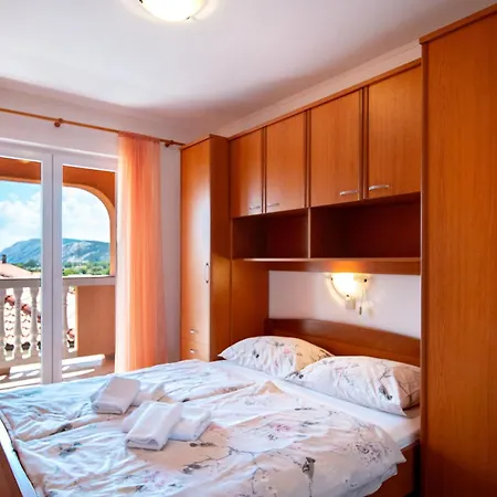 Appartement Kastell-4 By Interhome